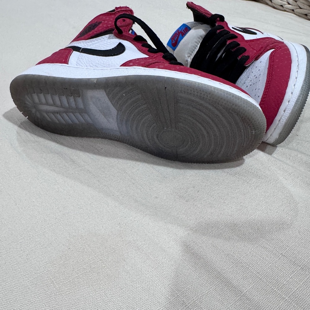 Jordan 1 Retro High
Spider-Man Origin Story (GS) - Picture 2 of 8